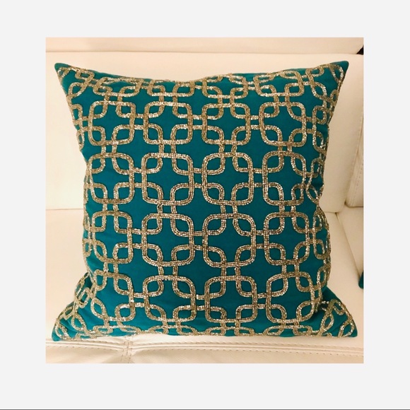 Set of 2 Decorative throw pillows - Picture 2 of 3